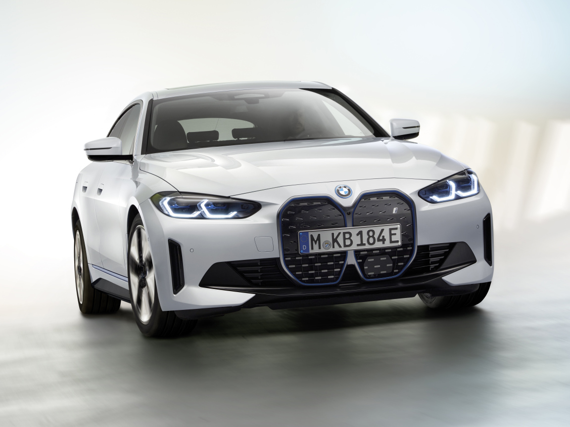 Автомобиль BMW I4 2021 года