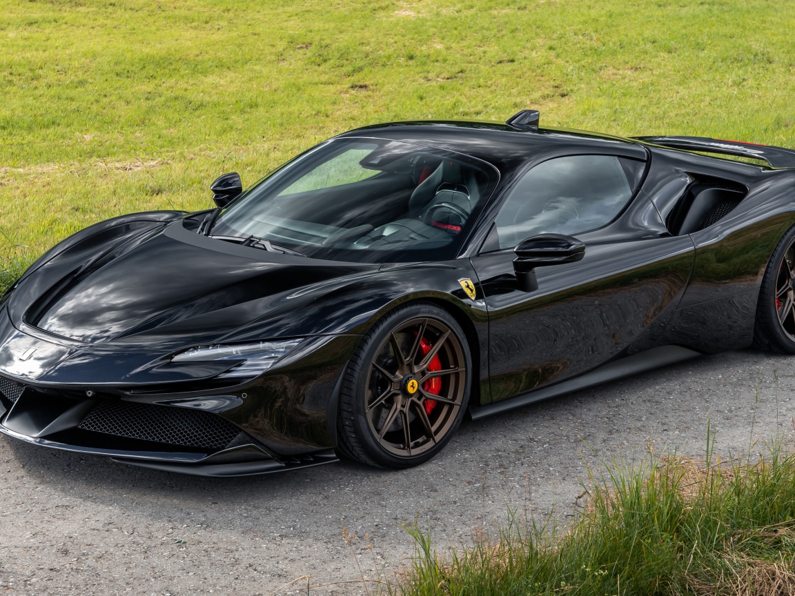 Черный быстрый автомобиль Novitec Ferrari SF90 Stradale 2021 года 