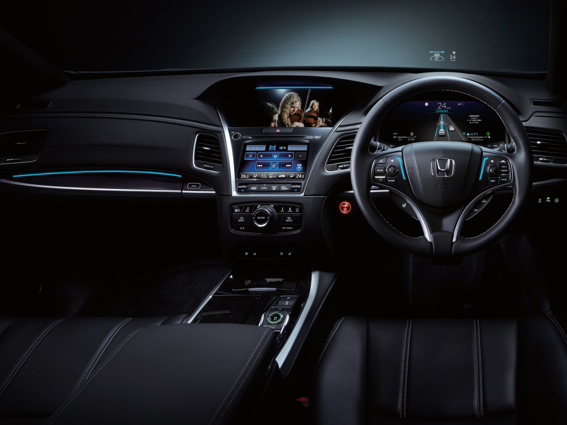 Черный кожаный салон автомобиля Honda Legend EX, 2021 года