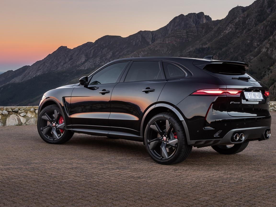 Внедорожник Jaguar F-Pace SVR 2021 года вид сзади