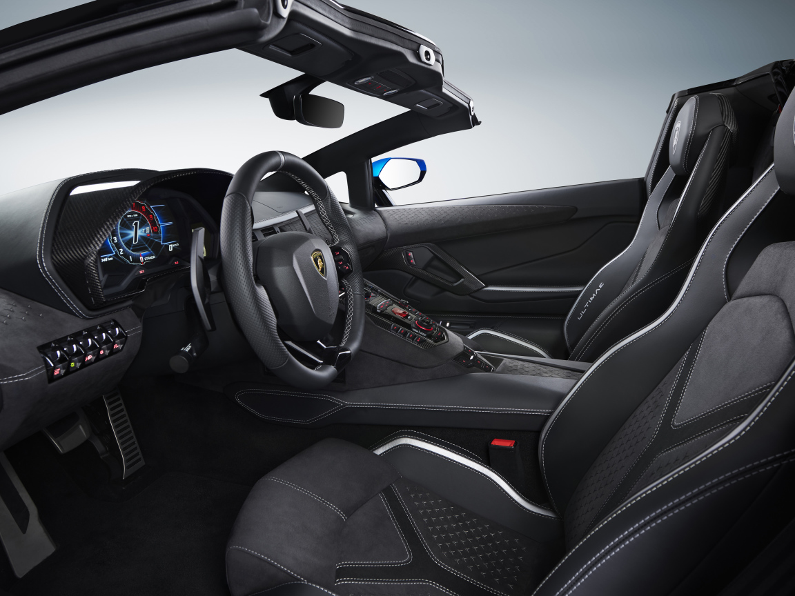 Черный салон автомобиля Lamborghini Aventador LP 780-4 Ultimate 2021 года