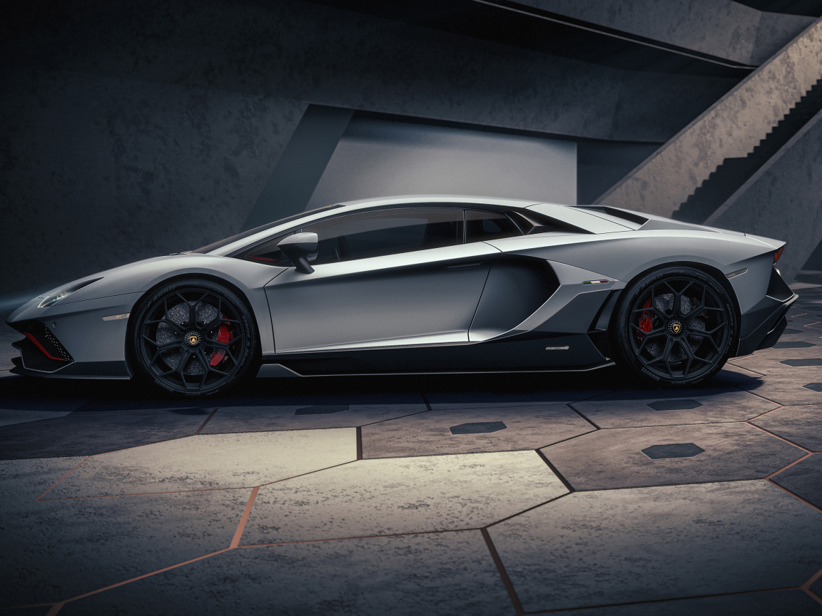 Автомобиль Lamborghini Aventador LP 780-4 Ultimate 2021 года на фоне серой стены