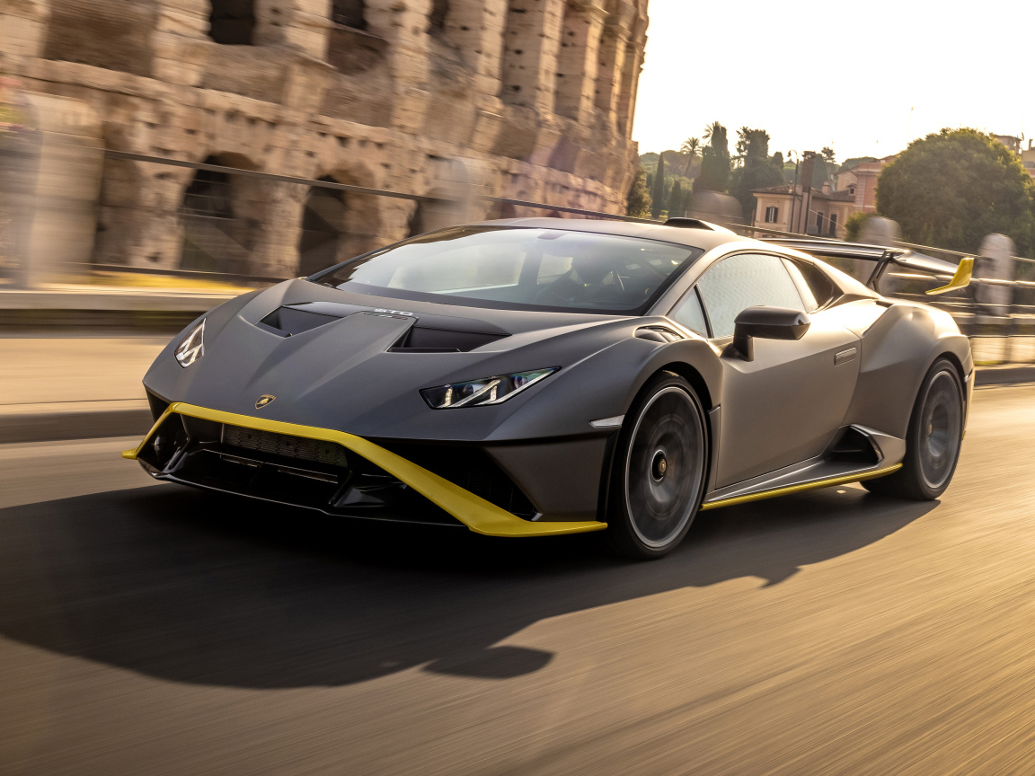 Быстрый черный Lamborghini Huracán STO 2021 года в городе 