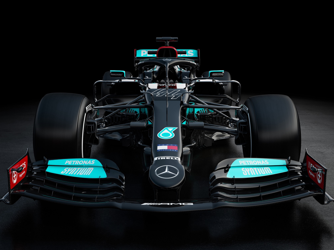 Гоночный автомобиль Mercedes-AMG F1 W12 E Performance 2021 года вид спереди