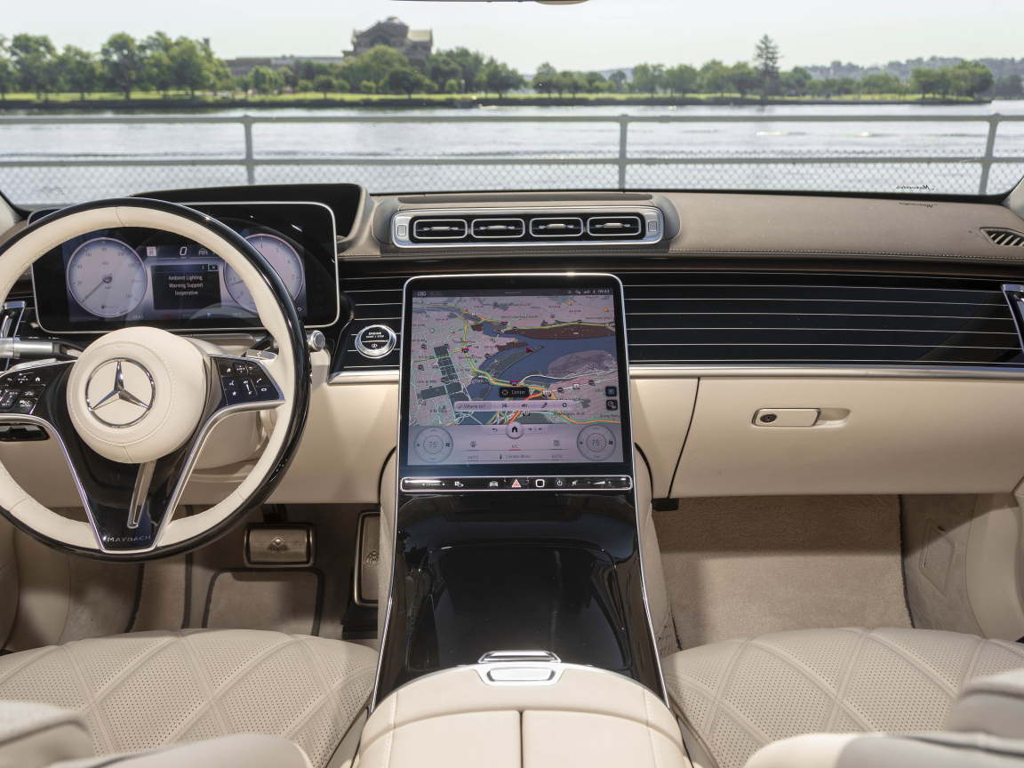 Бежевый салон автомобиля Mercedes-Maybach S 580 4MATIC, 2022 года