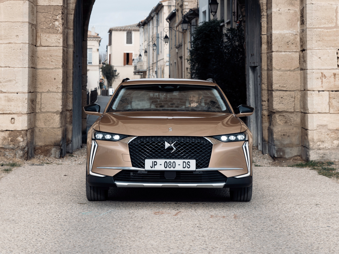 Автомобиль DS 4 Cross 2021 года вид спереди