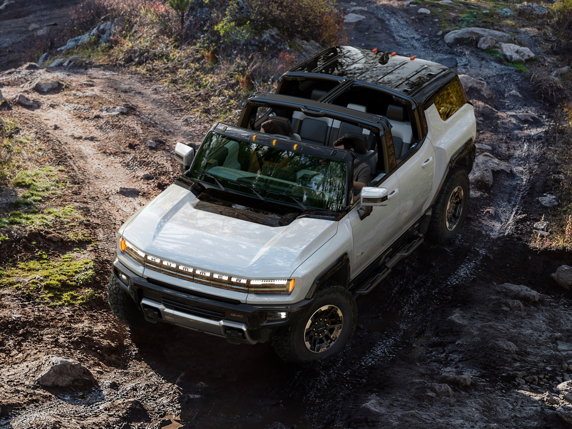 Автомобиль GMC Hummer EV, 2024 года вид сверху