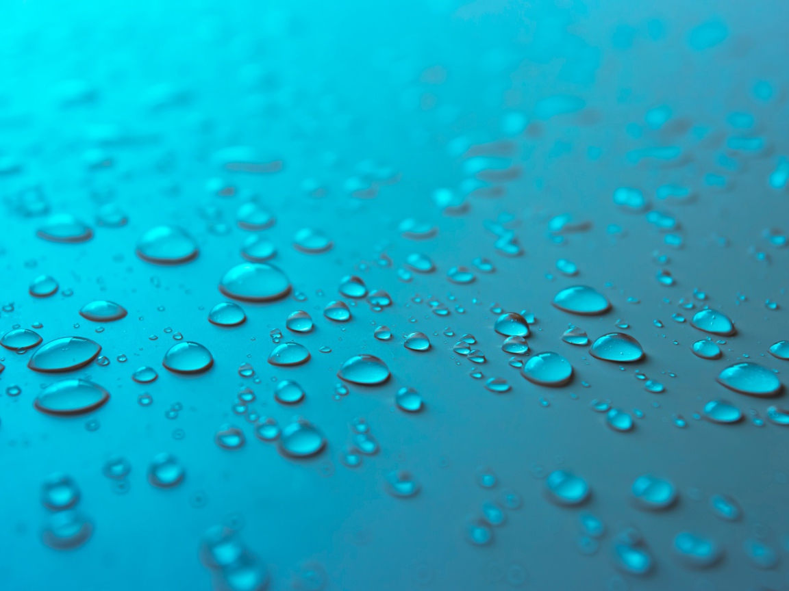 Голубой фон с каплями воды на поверхности