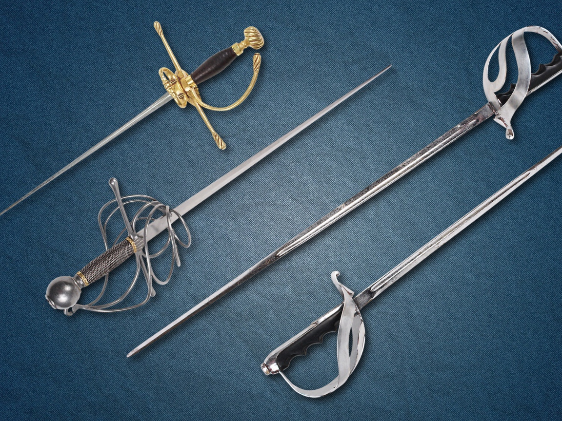 Шпаги и клинок на сером фоне