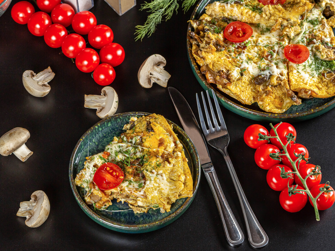 Омлет с помидорами и шампиньонами 