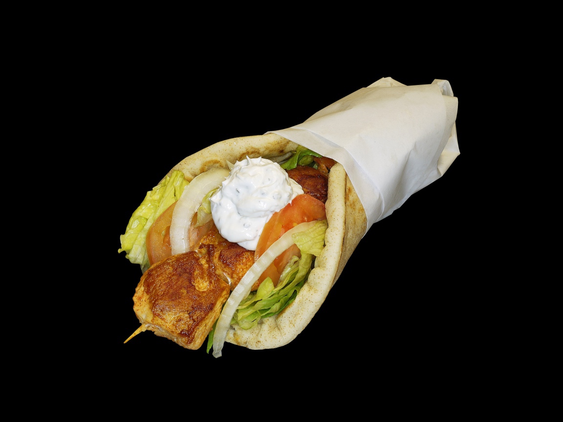 Шаурма в лепешке на черном фоне