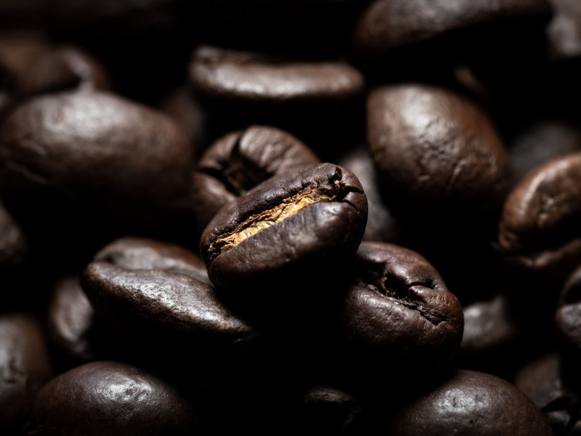 Жареные ароматные кофейные зерна 