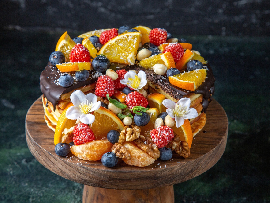 Вкусный торт с апельсинами и ягодами