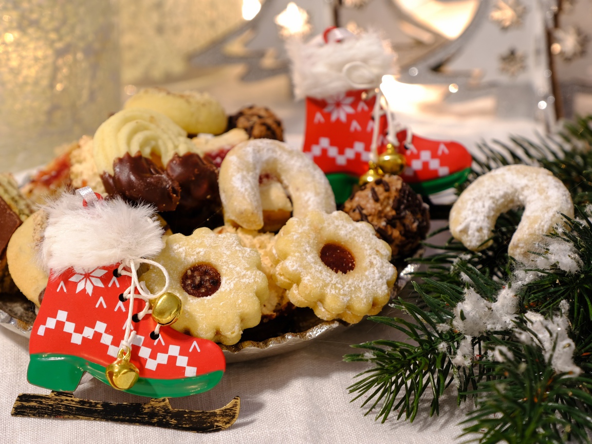 Песочное печенье и украшения к празднику 