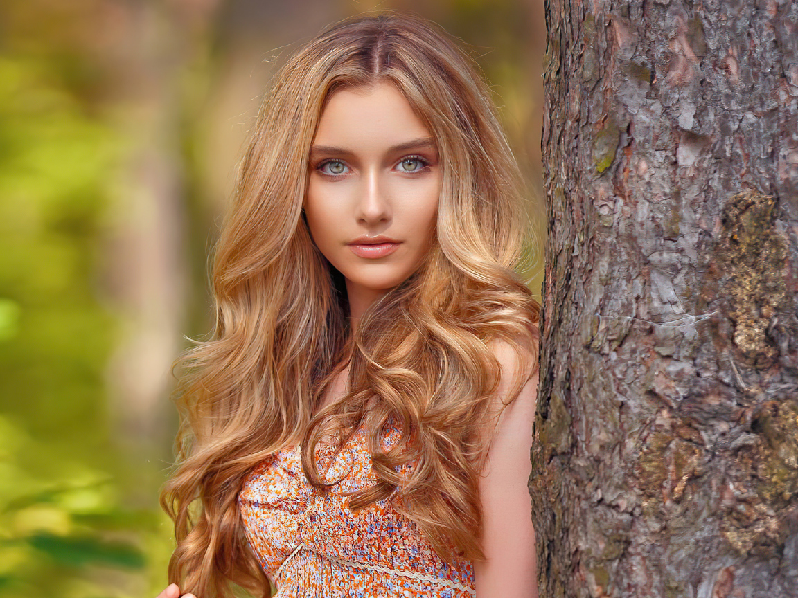 Молодая девушка модель Александра Ленарчук