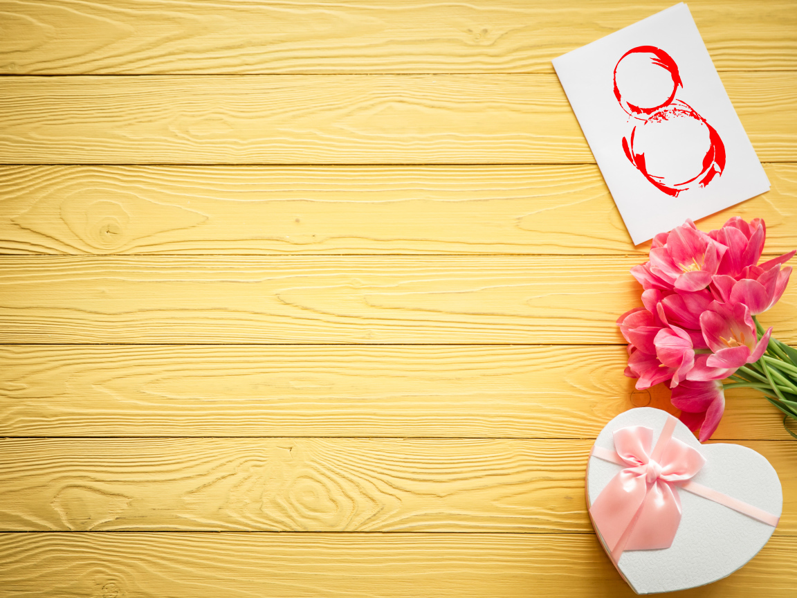 Букет тюльпанов и подарок фон для открытки на 8 марта
