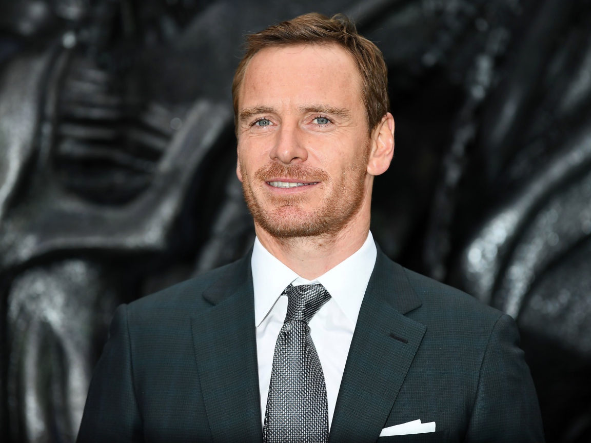 Красивая улыбка актера Майкла Фассбендера