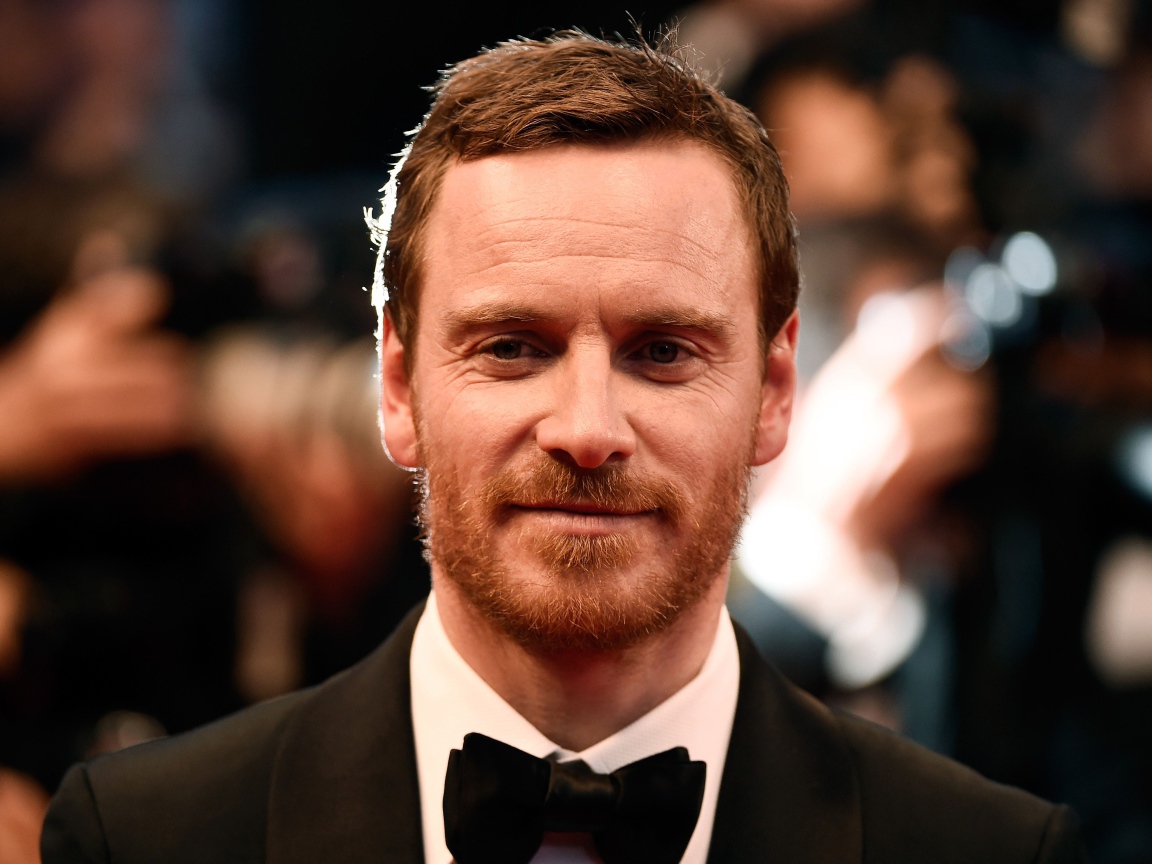 Стильный мужчина актер Майкл Фассбендер