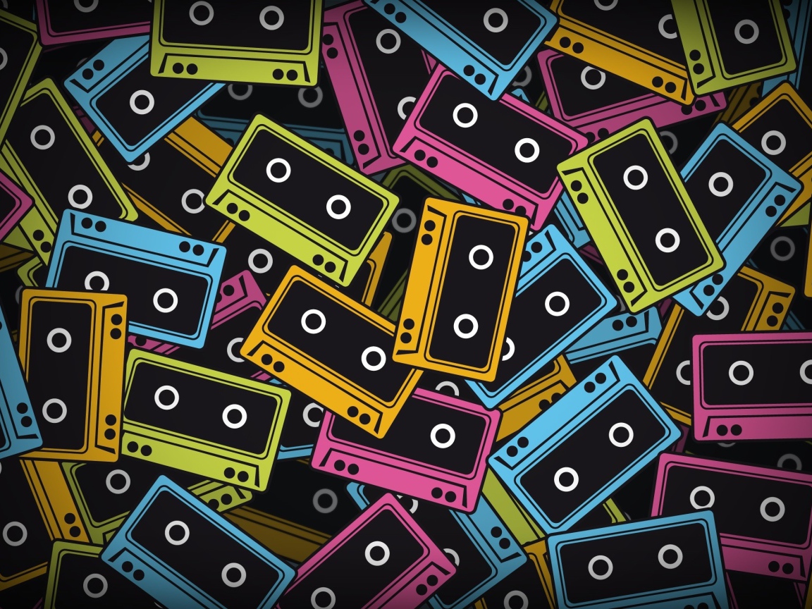 Разноцветные кассеты на черном фоне 