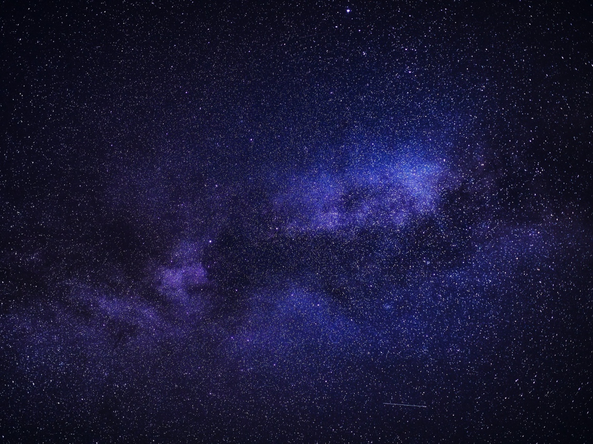Млечный путь и звезды в синем ночном небе