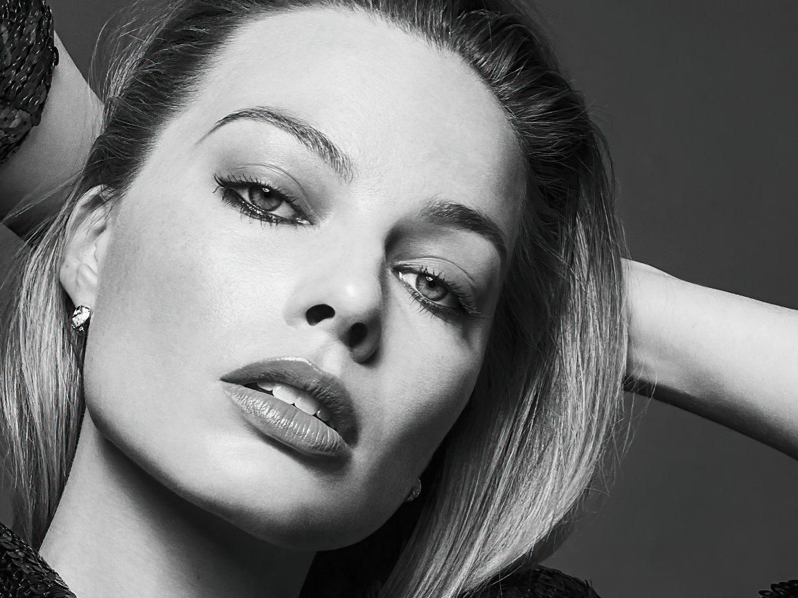 Актриса Марго Робби черно-белое фото