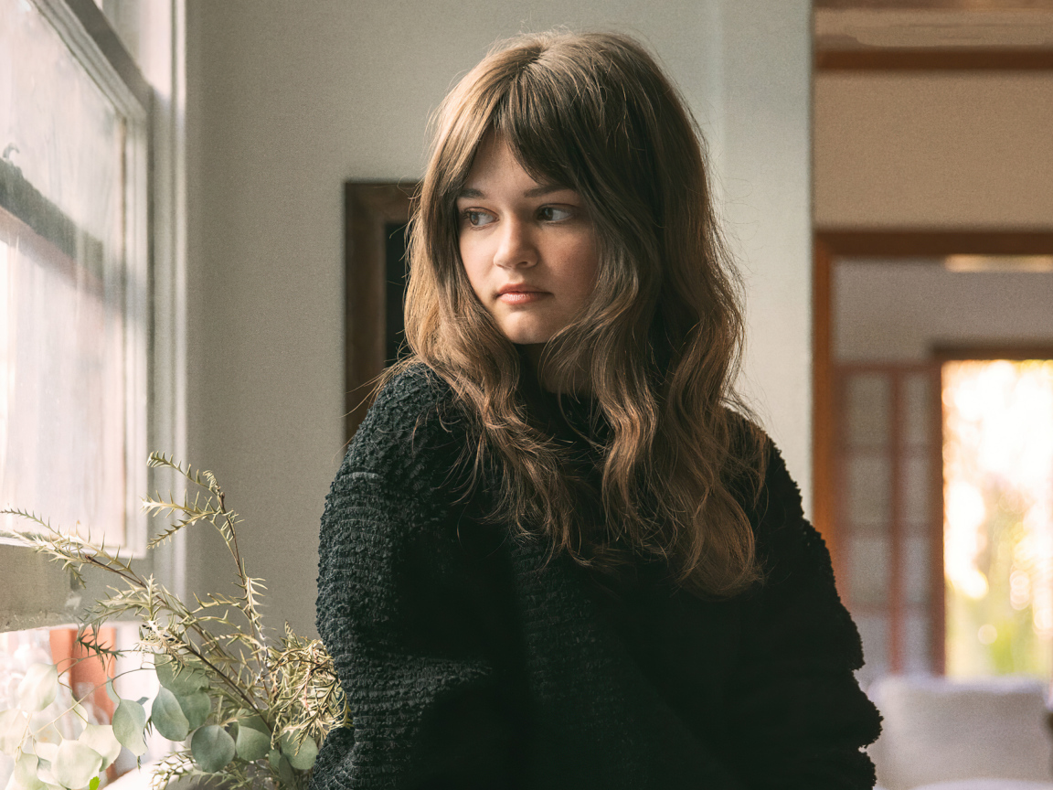 Американская актриса Сиэра Браво в черном свитере