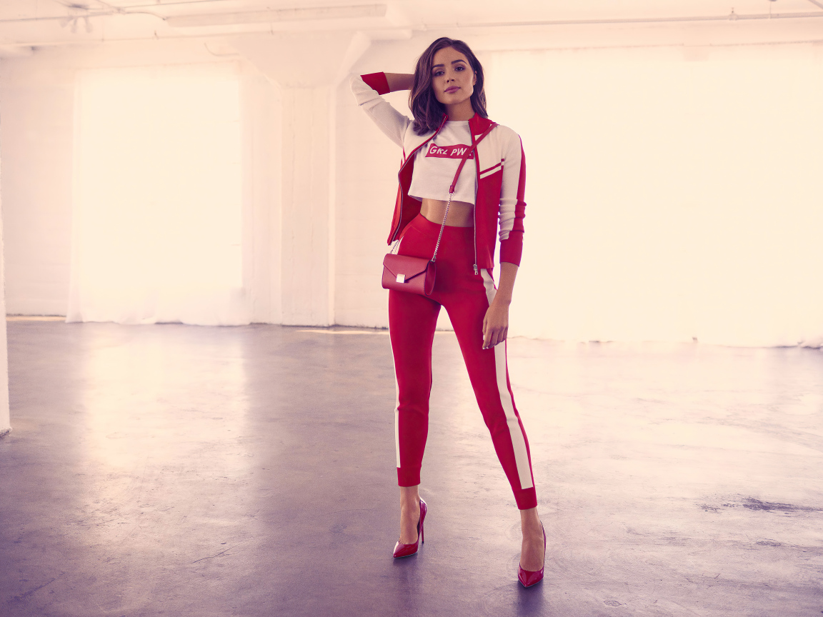 Американская актриса и модель Оливия Калпо в костюме