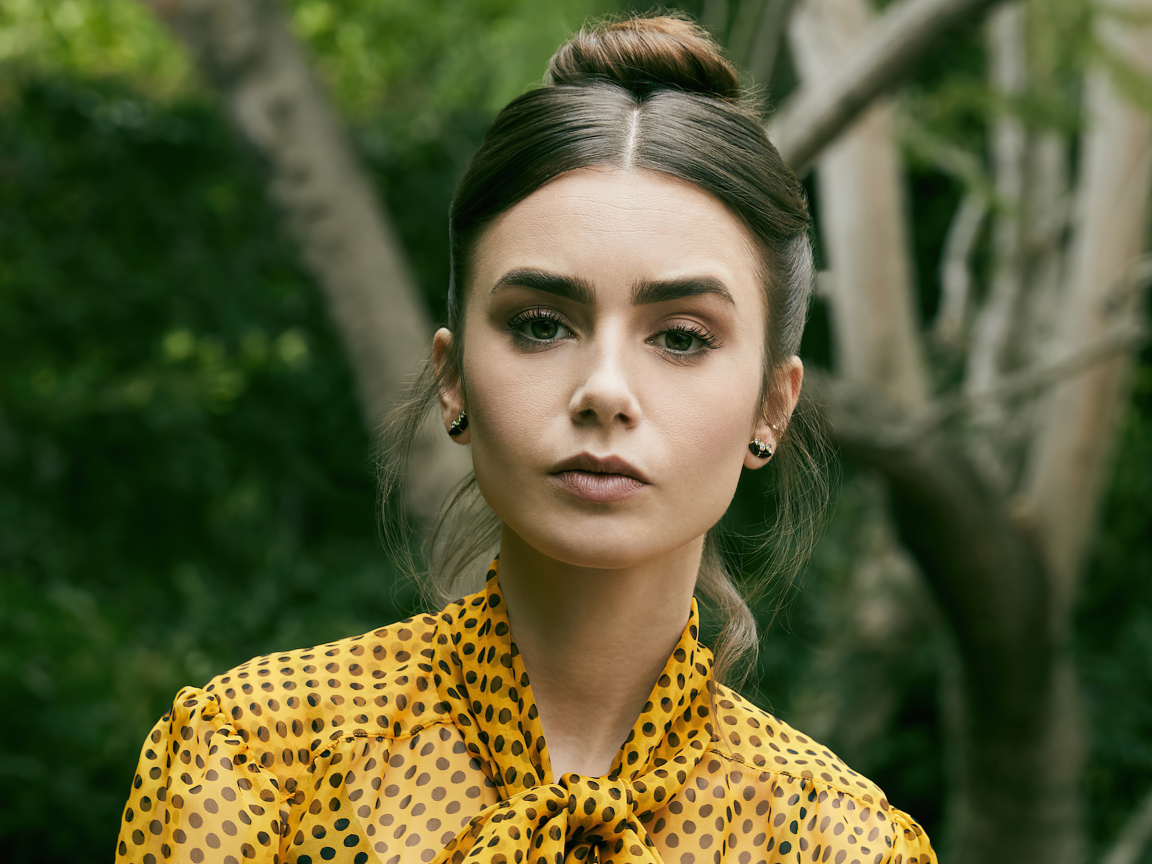 Красивая молодая американская актриса Лили Коллинз