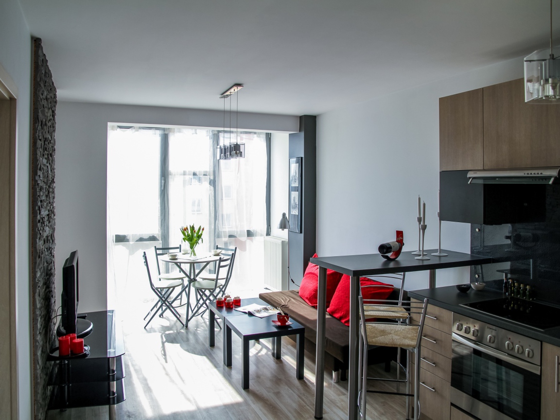 Новая современная кухня с балконом