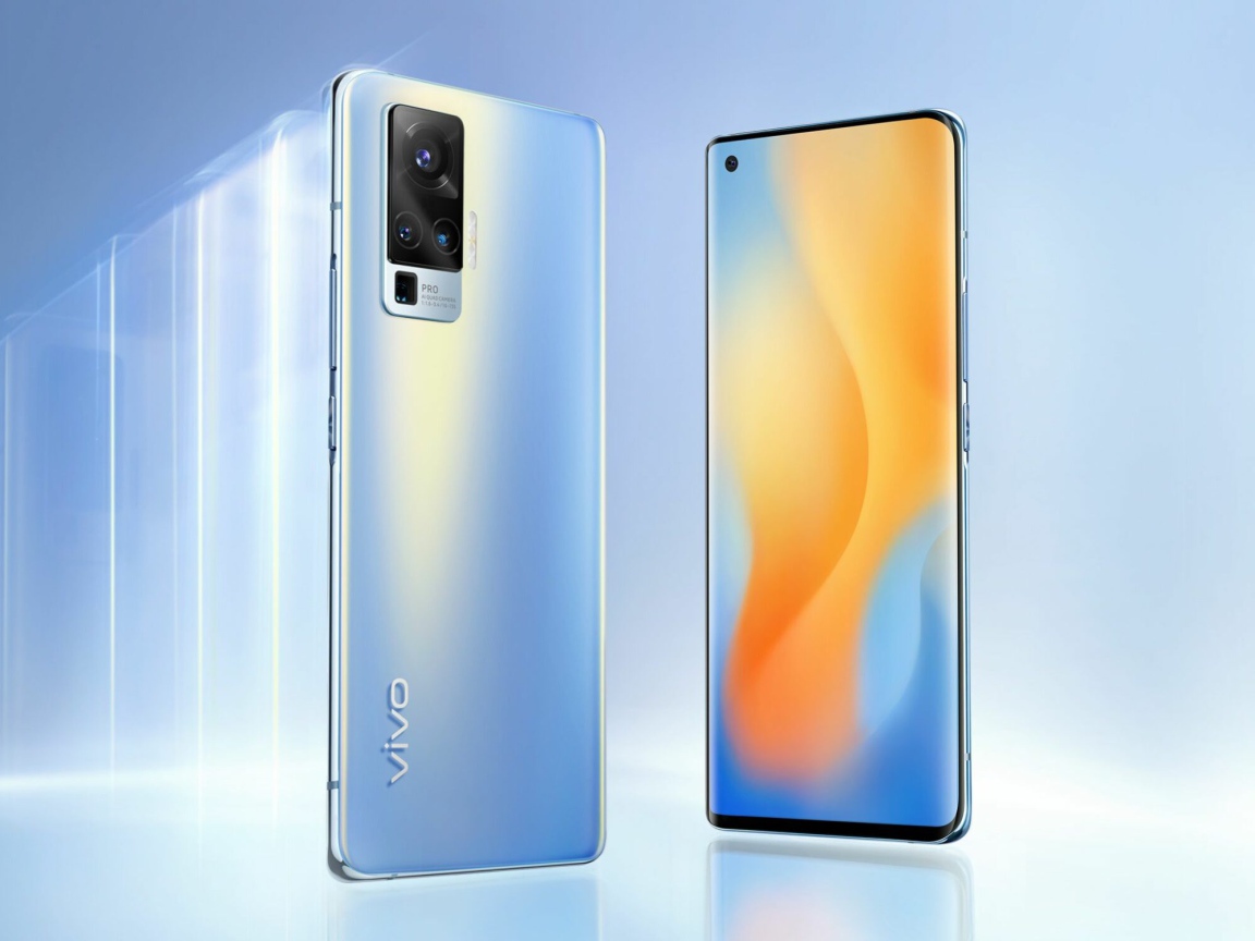 Новый стильный смартфон Vivo X60 на голубом фоне