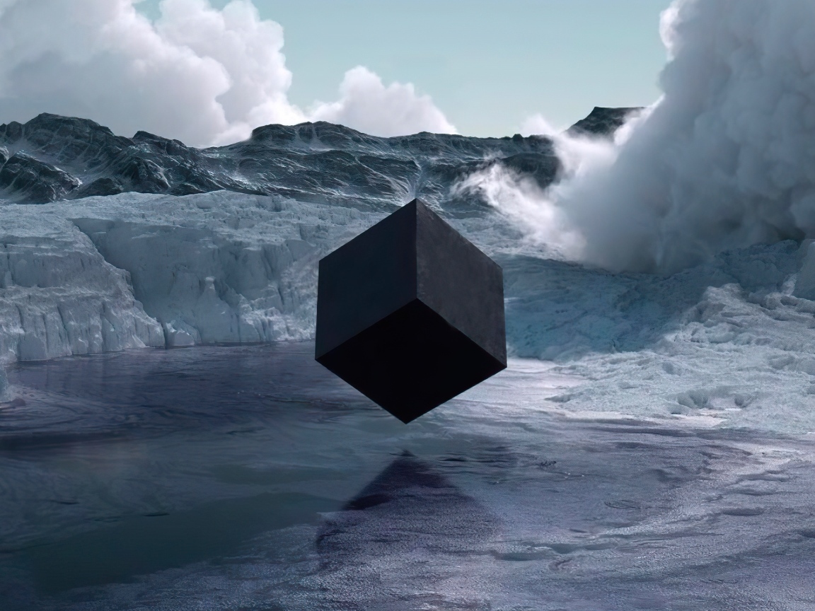 Большой черный куб над водой