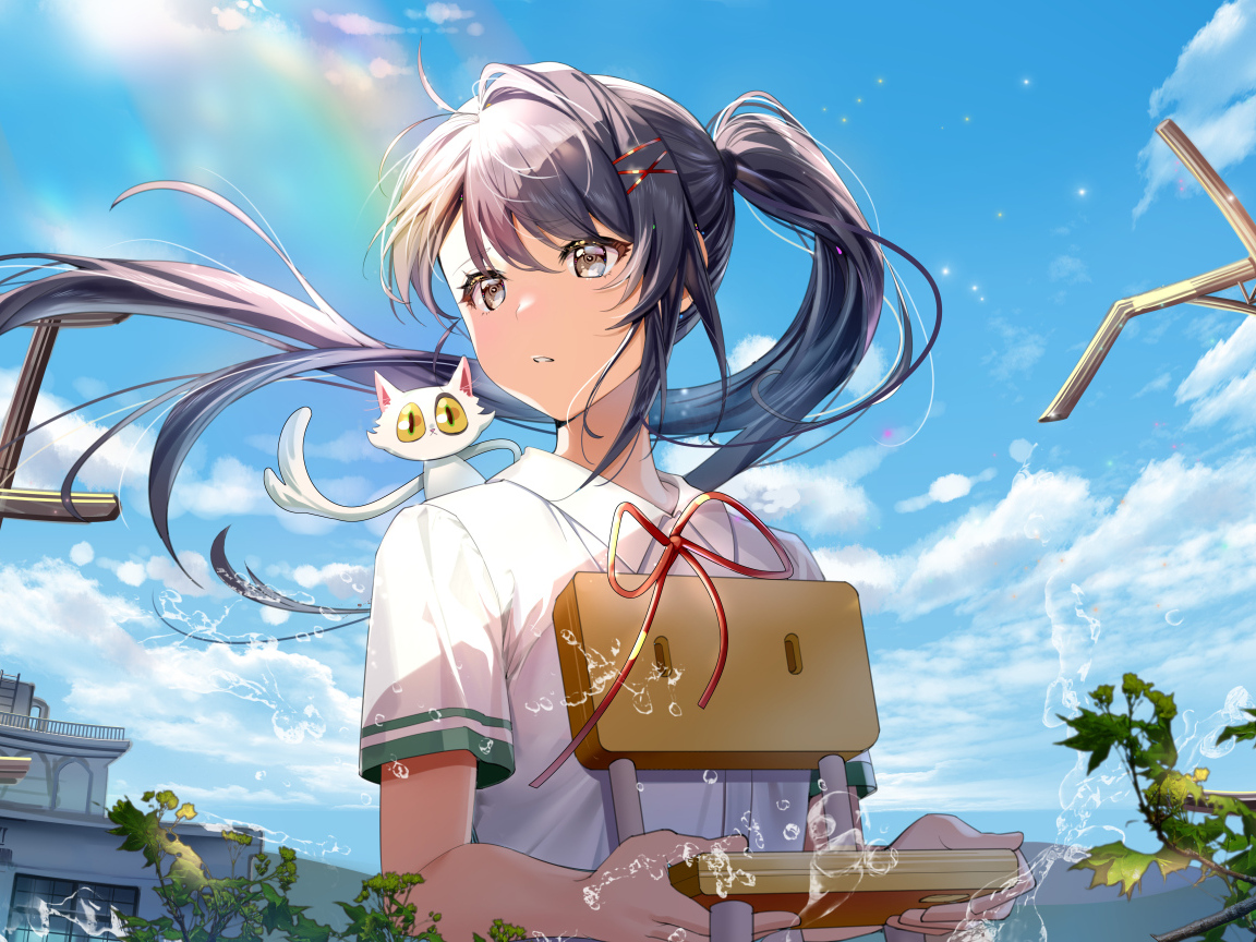 Девушка аниме с котенком на плече