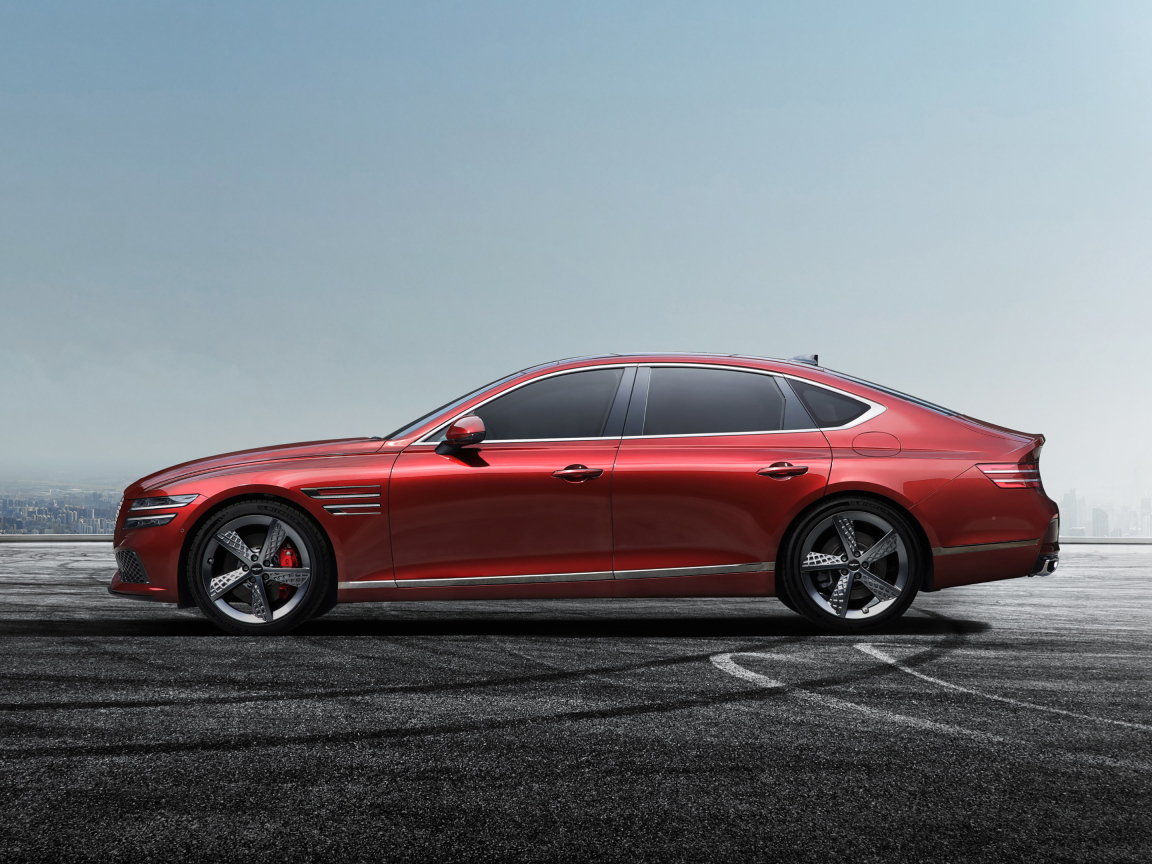 Автомобиль Genesis G80 Sport 2022 года вид сбоку