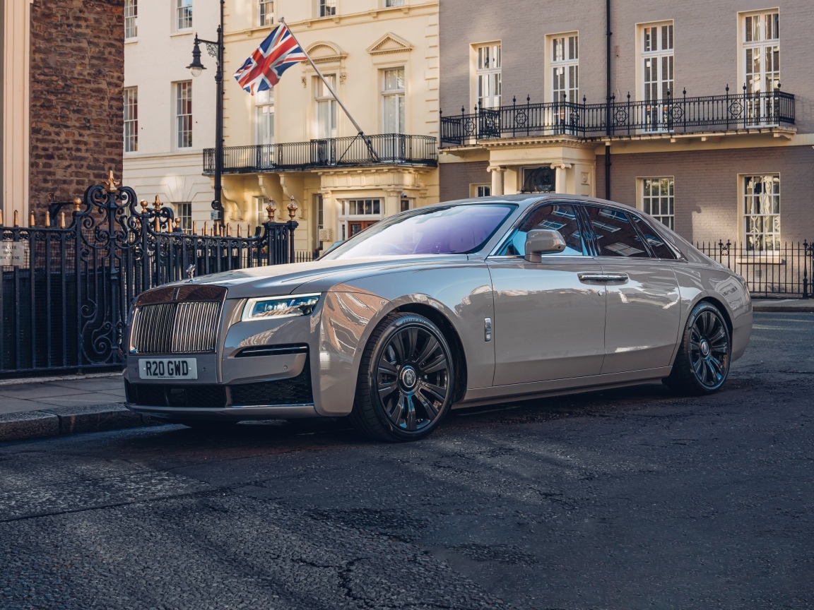 Автомобиль Rolls-Royce Ghost 2023 года в городе
