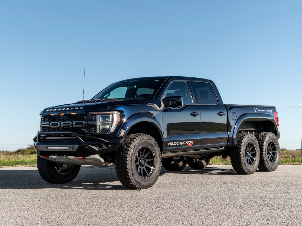 Черный джип Hennessey VelociRaptoR 6x6 2024 года