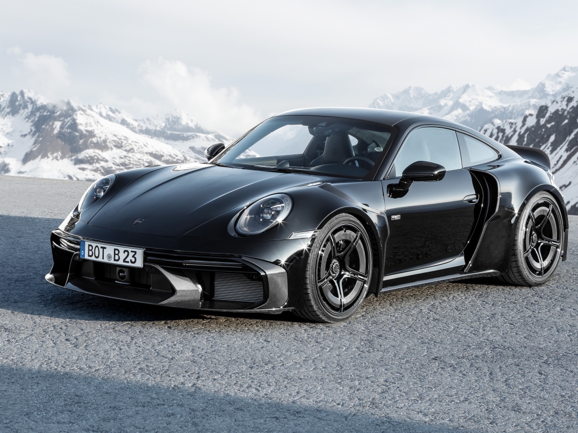 Автомобиль  Brabus 900 Rocket R в горах