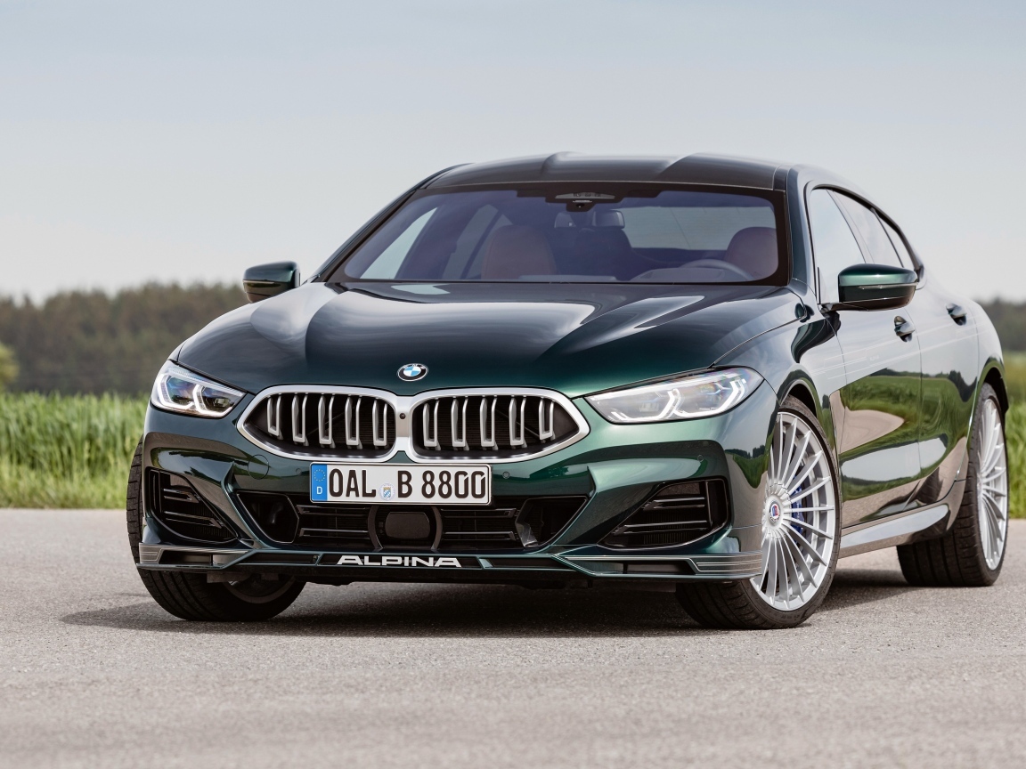 Зеленый автомобиль Alpina B8