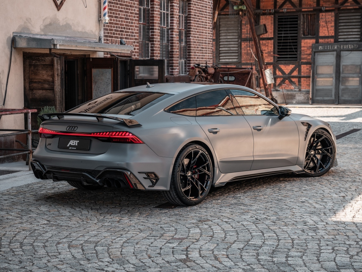 Вид сзади на автомобиль ABT RS7 Legacy Edition 2023 года