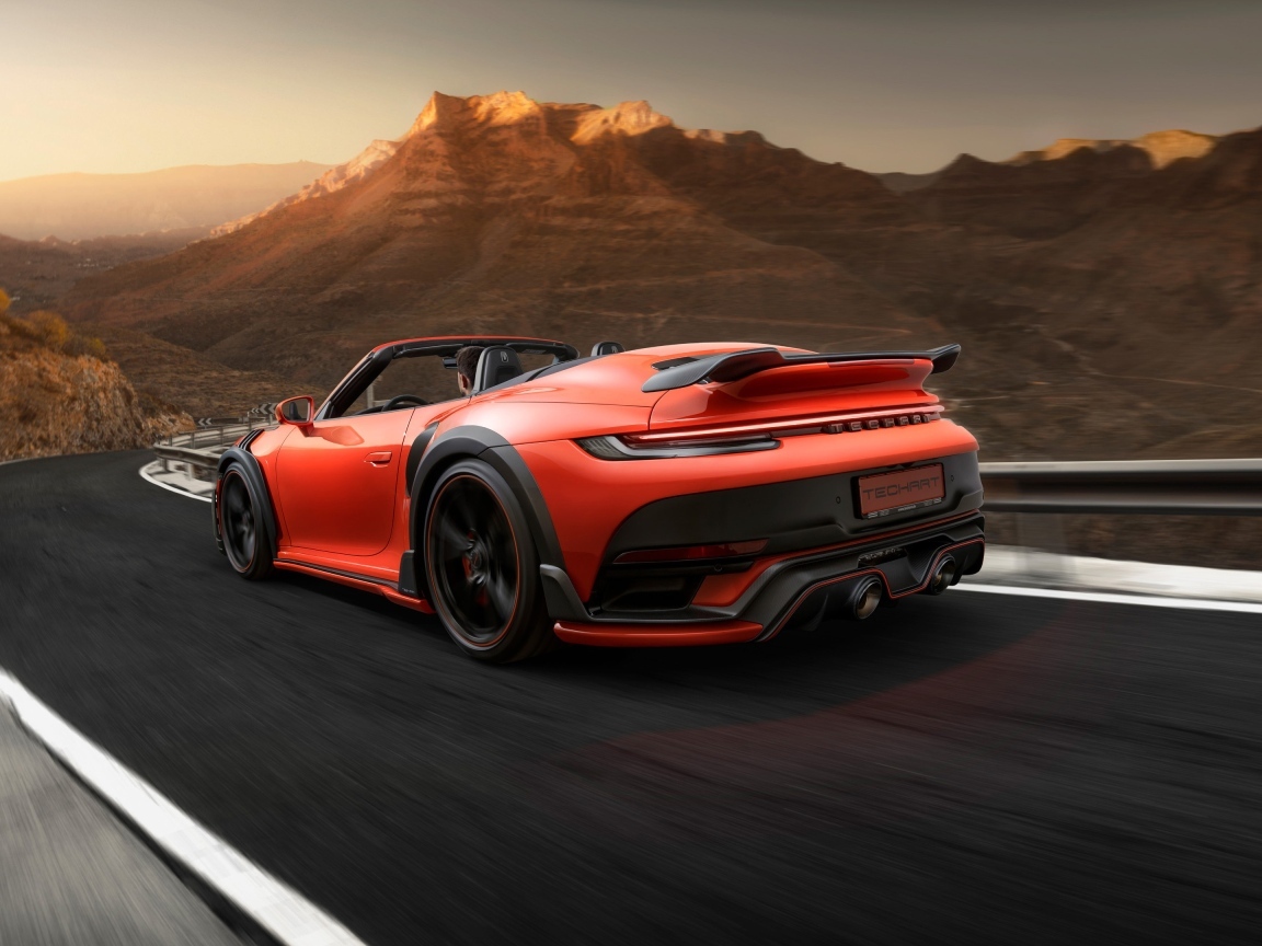 Красный кабриолет TechArt GTstreet R