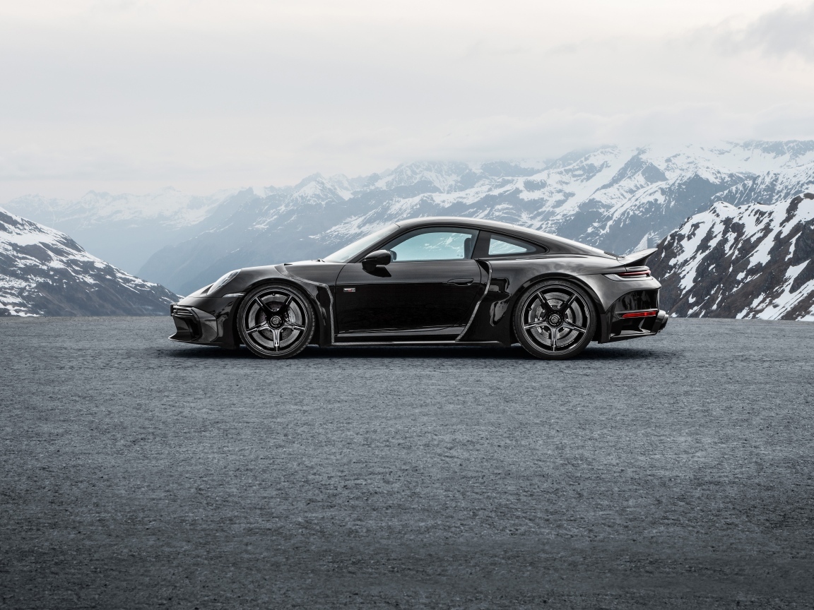 Вид сбоку на автомобиль  Brabus 900 Rocket R