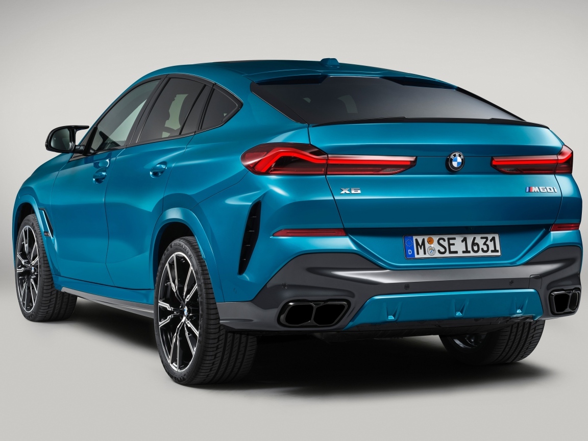 Синий автомобиль  BMW X6 2023  вид сзади