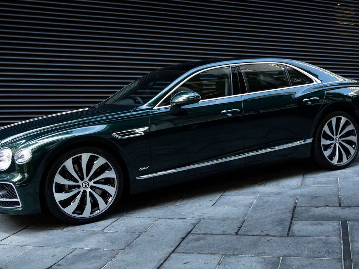 Автомобиль бизнес класса Bentley Flying Spur Hybrid 2023 года