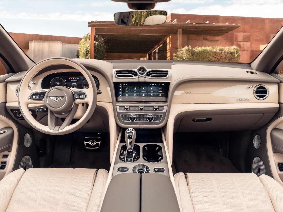 Кожаный салон автомобиля Bentley Bentayga EWB