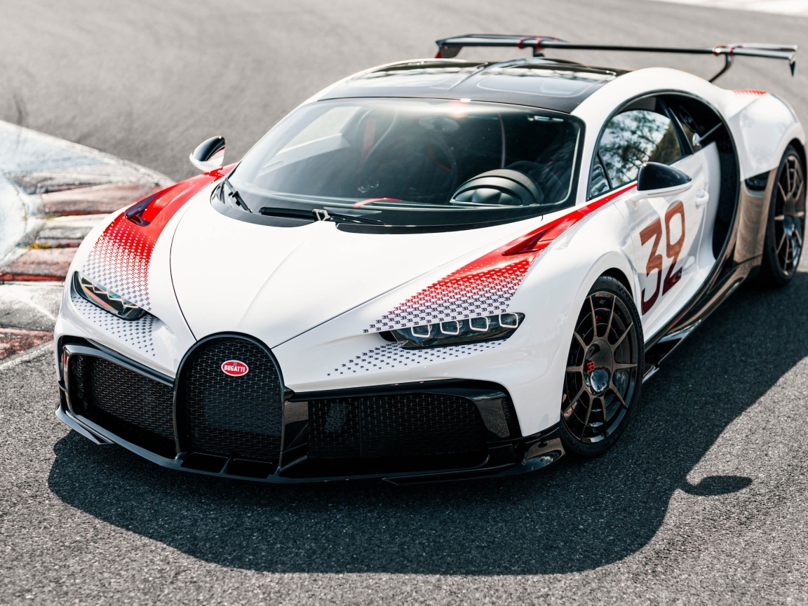 Стильный гоночный автомобиль Bugatti CHIRON