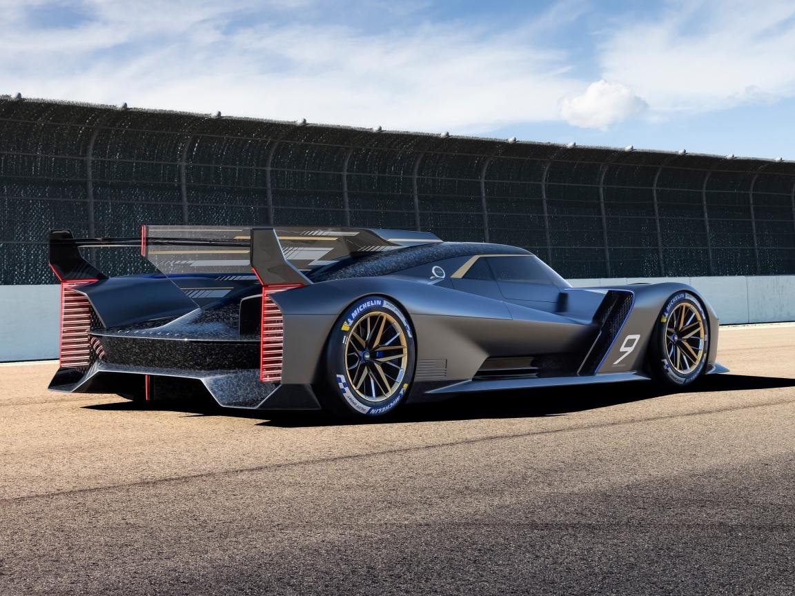 Черный гиперкар Cadillac Project GTP вид сзади