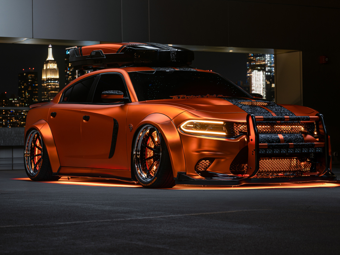 Стильный блестящий автомобиль Dodge Charger