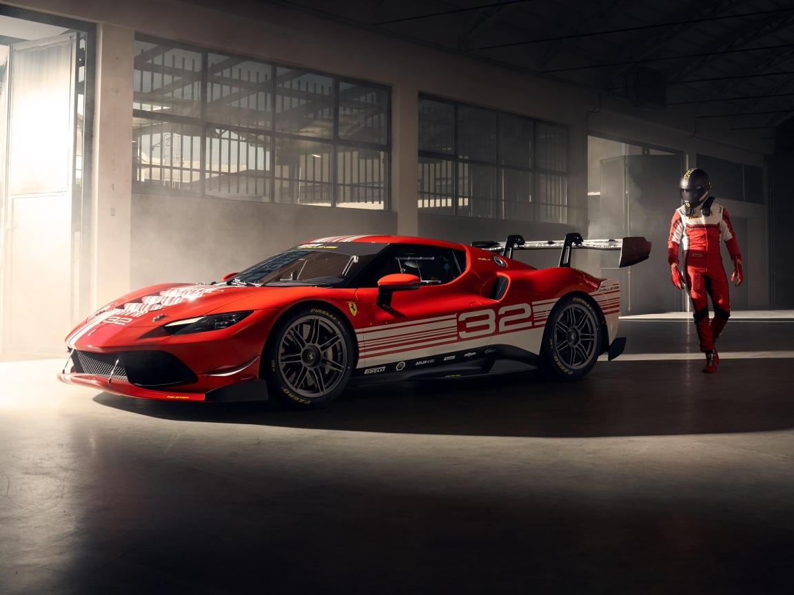 Автомобиль Ferrari 296 Challenge  в ангаре