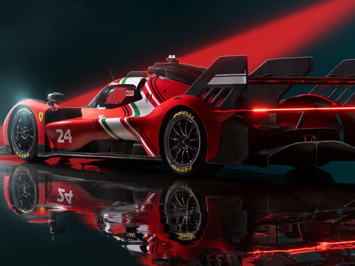 Вид сзади на спортивный автомобиль Ferrari 499P Modificata