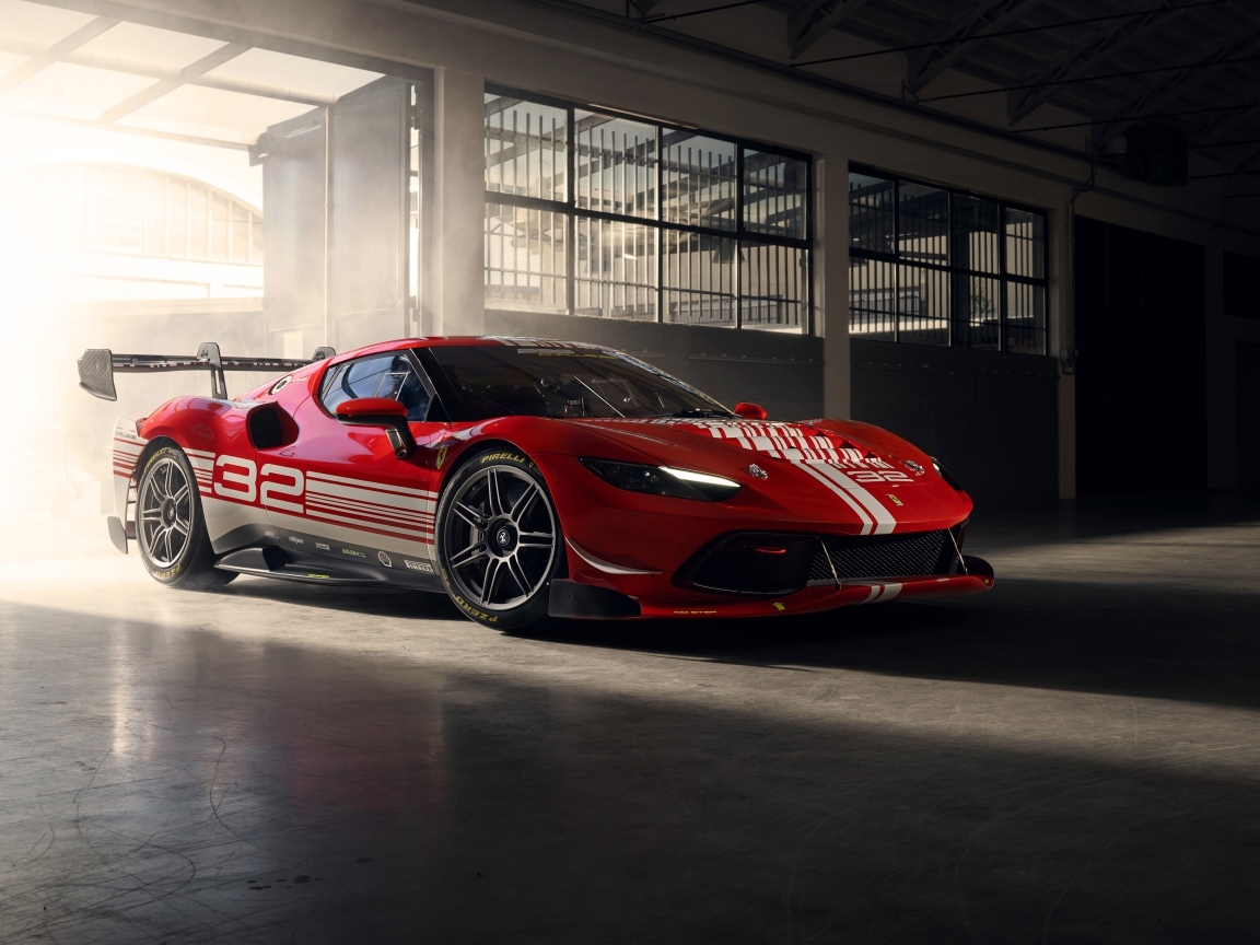 Красный быстрый автомобиль Ferrari 296 Challenge 2023