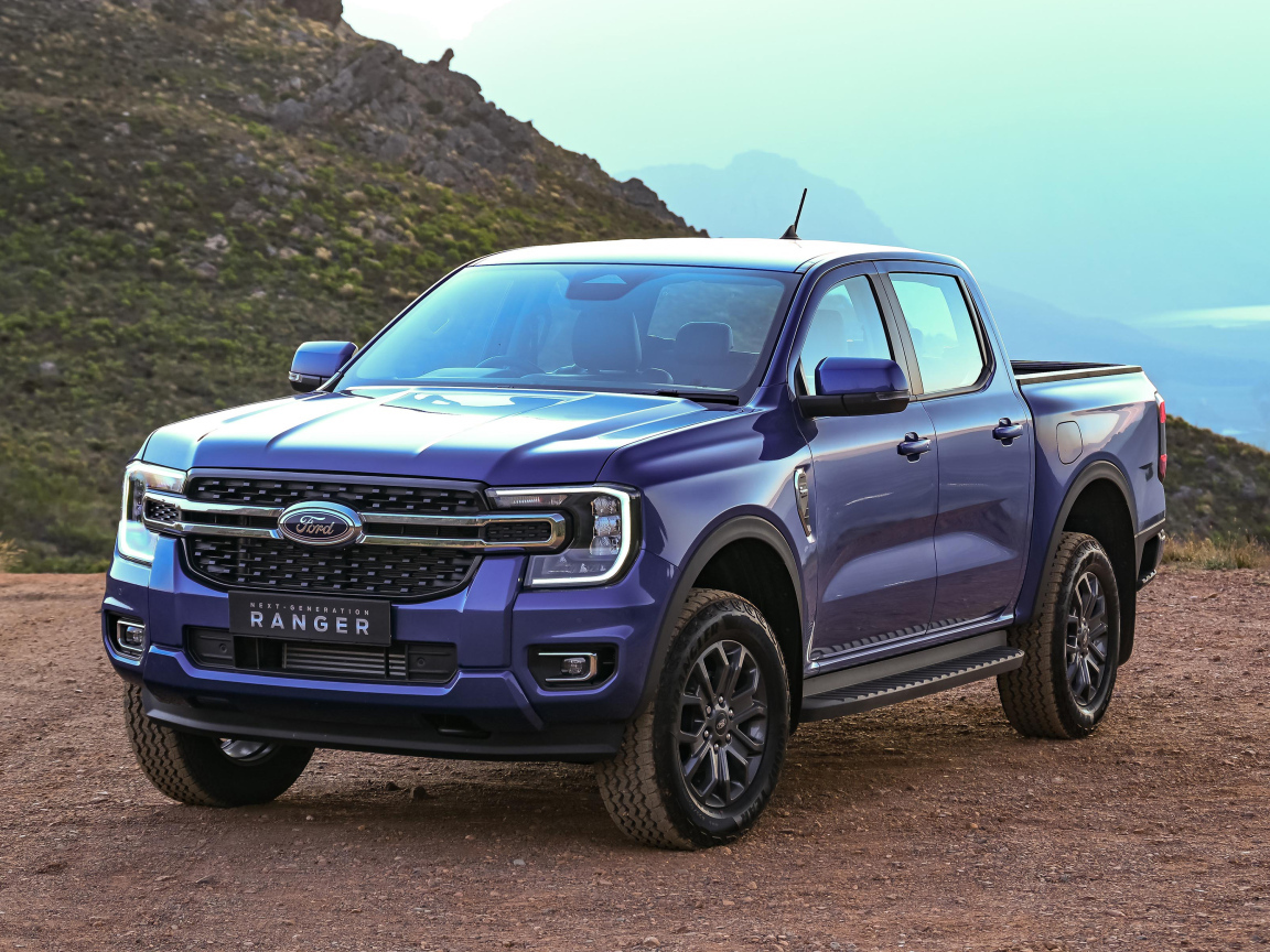 Большой синий пикап Ford Ranger XLT Double Cab 2022